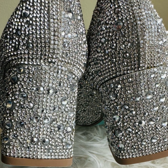 Betsy Johnson silver block heels. - Picture 11 of 11